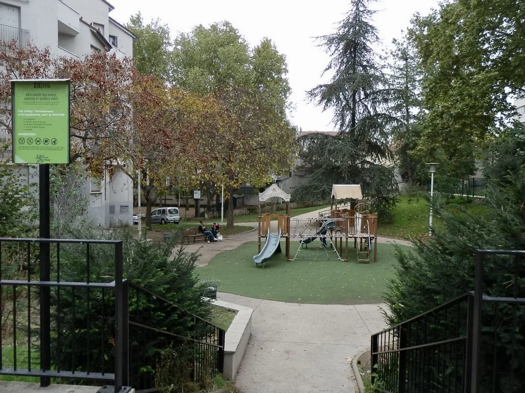 Vue sur les jeux d'enfants