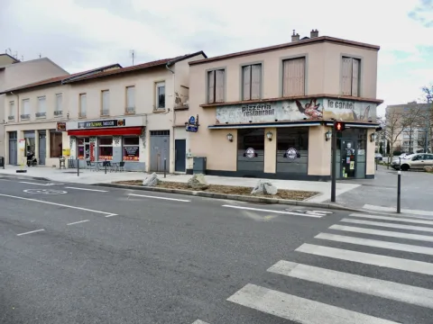 Angle de la rue Delore et de la rue Cazeneuve