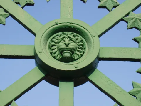 Décor à tête de lion