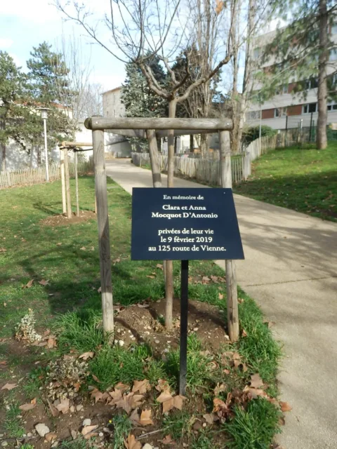 Plaque à la mémoire de Clara et Anna Mocquot d'Antonio