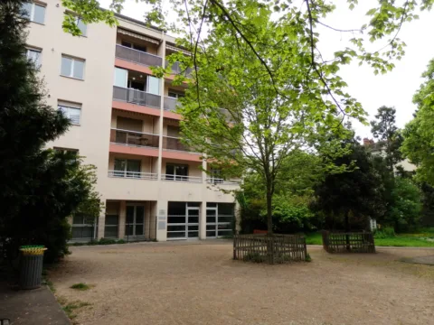 Espace Clara-Anna : l'entrée de la salle de réunion