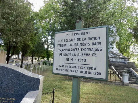 Plaque informative sur le monument (2)