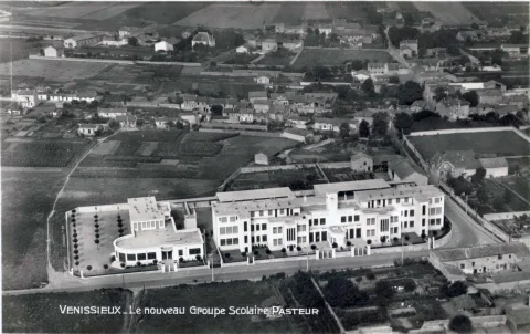 Le nouveau groupe scolaire pasteur vue aerienne