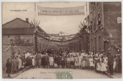 L'Impasse Brachet République - 14 juillet 1906