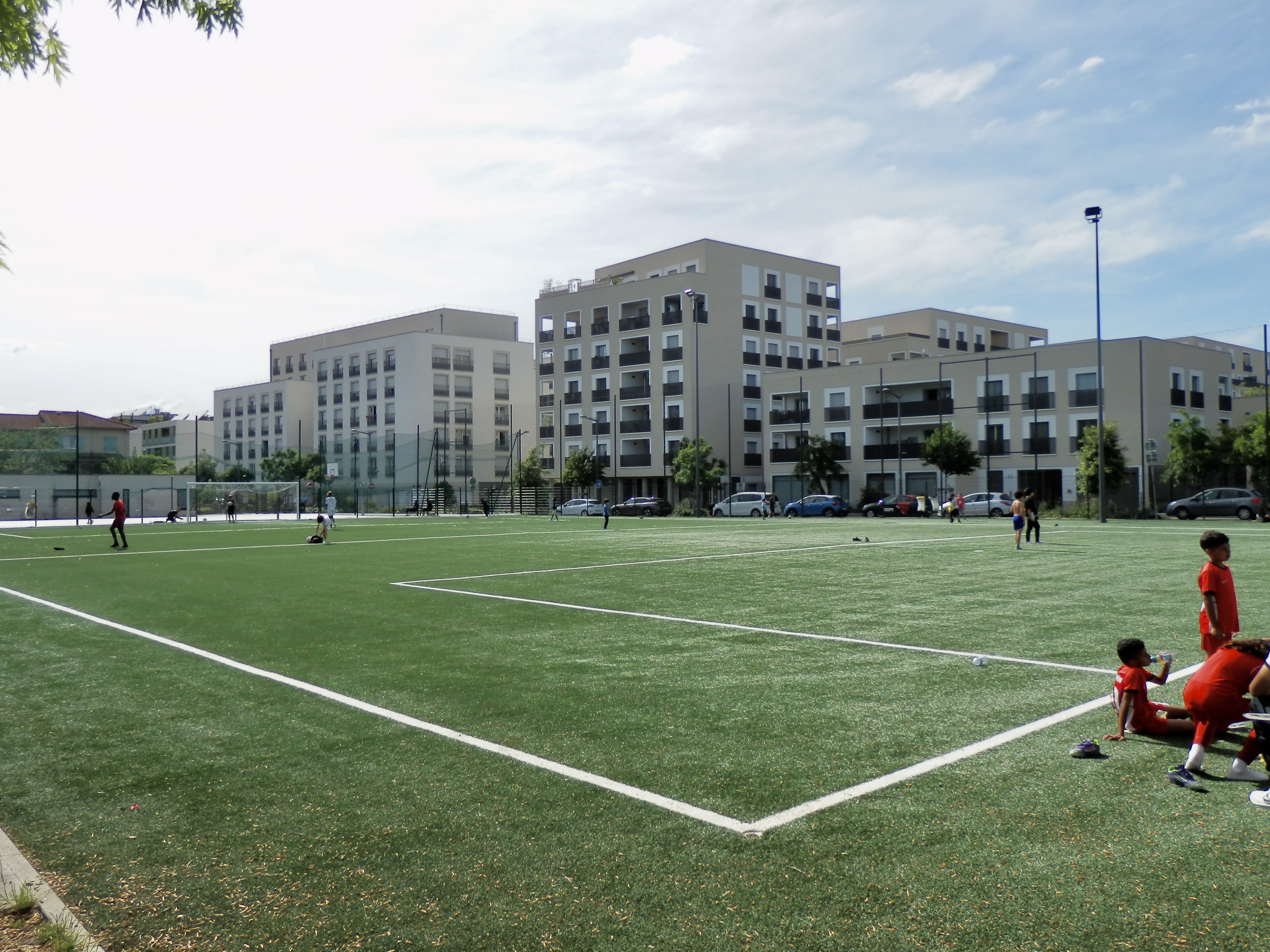 Le terrain de foot rénové (2026)-1
