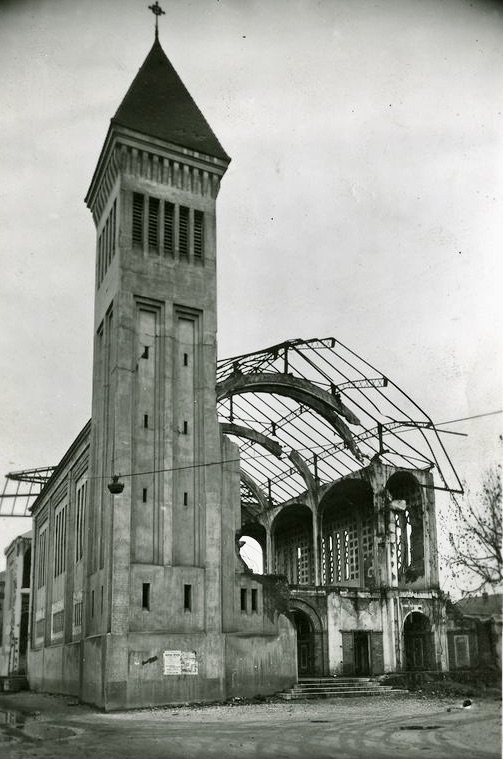 L'église après les bombardements anglo-américains du 26 mai 1944