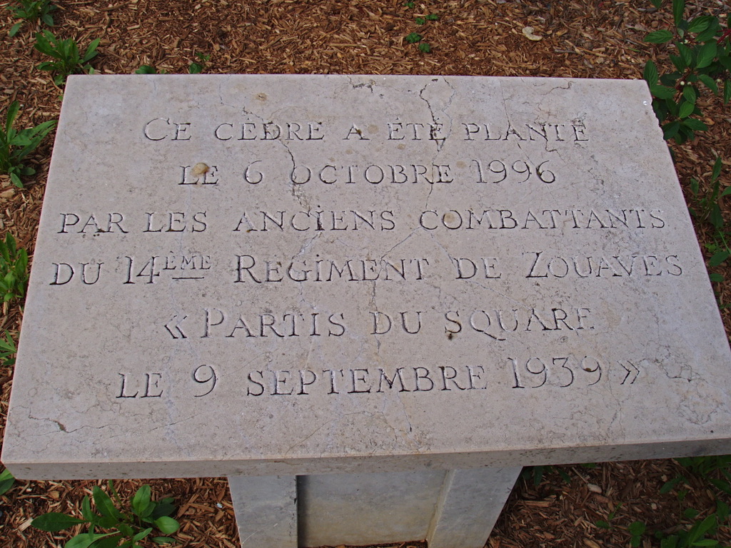 L'ancienne plaque à la mémoire du 1ème Régiment de Zouaves