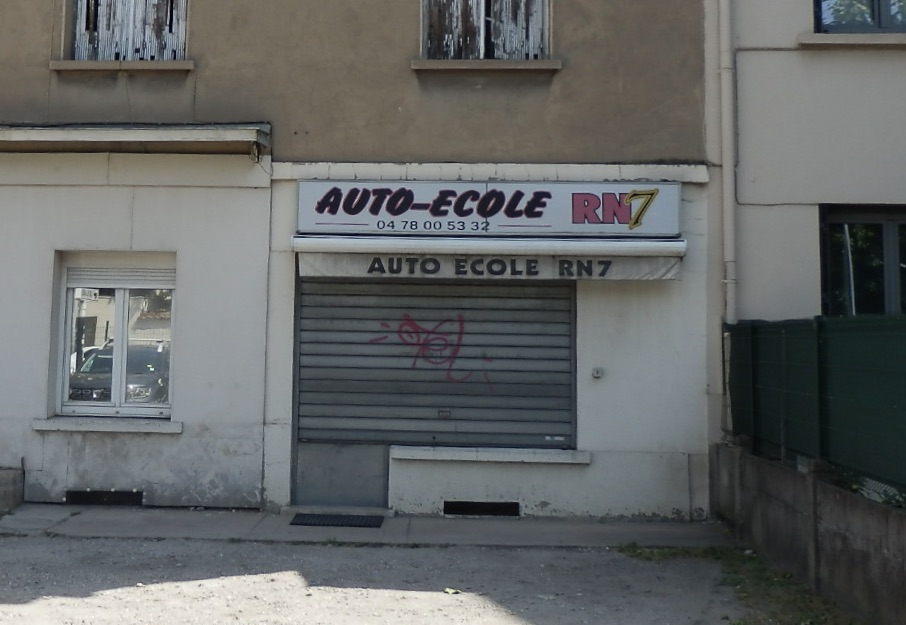 Souvenir d'une ancienne appellation de la route de Vienne : RN7