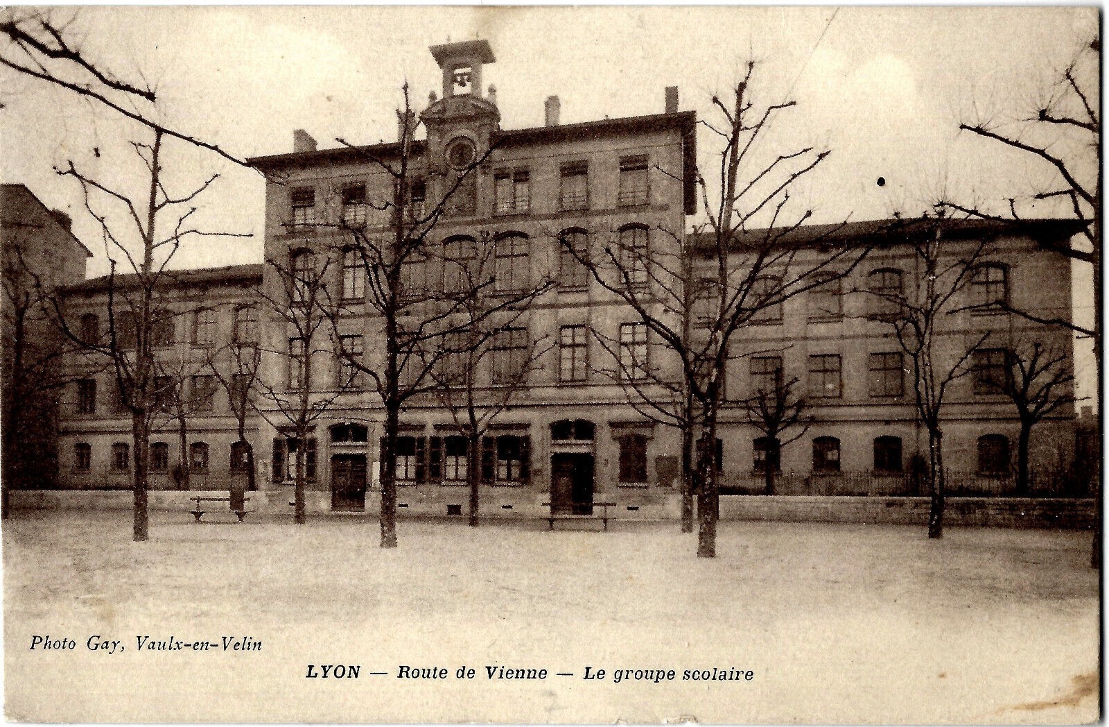 Photo de La place Belleville et son école
