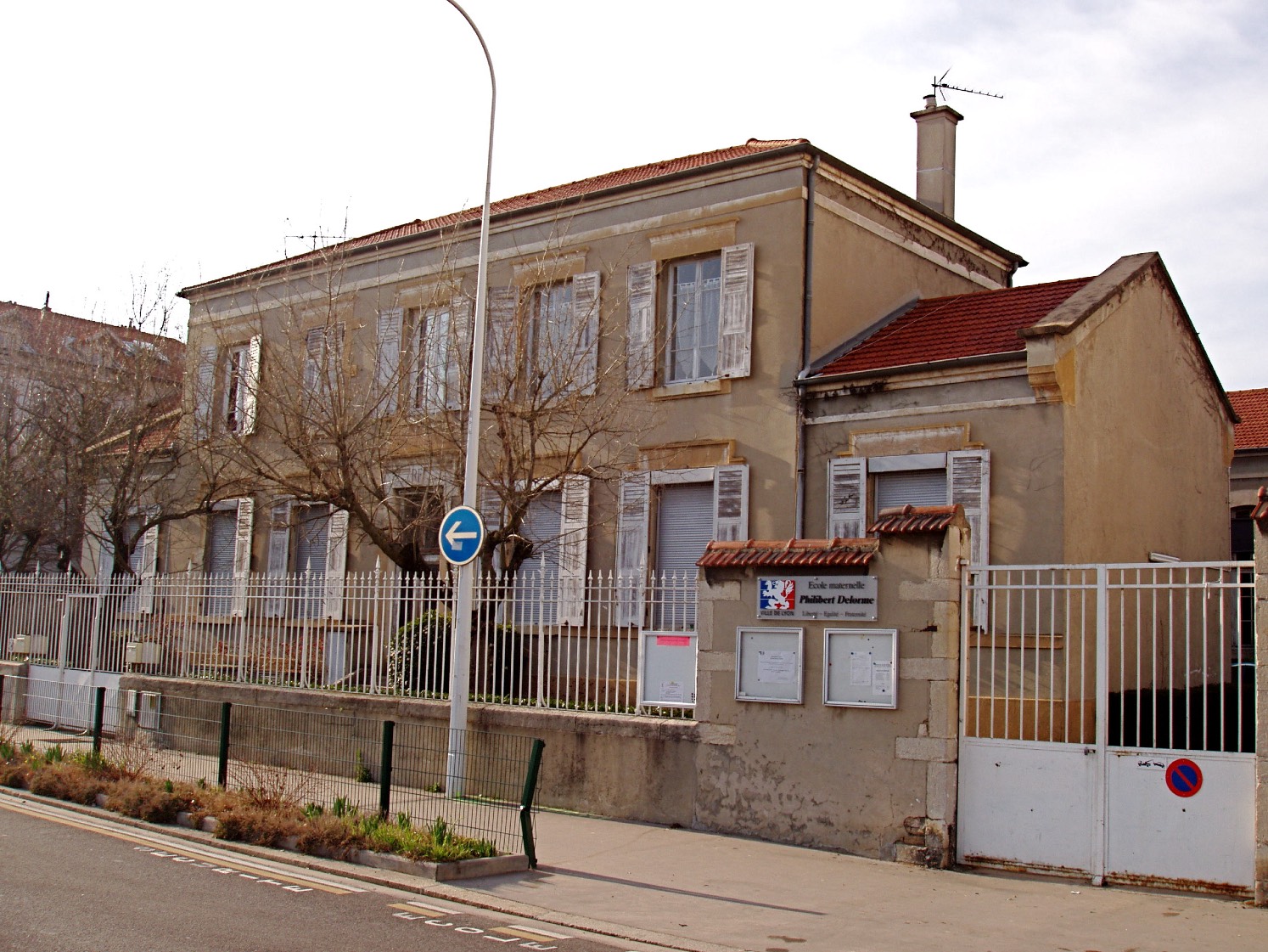L'école maternelle Philibert Delorme à proximité de la place Belleville