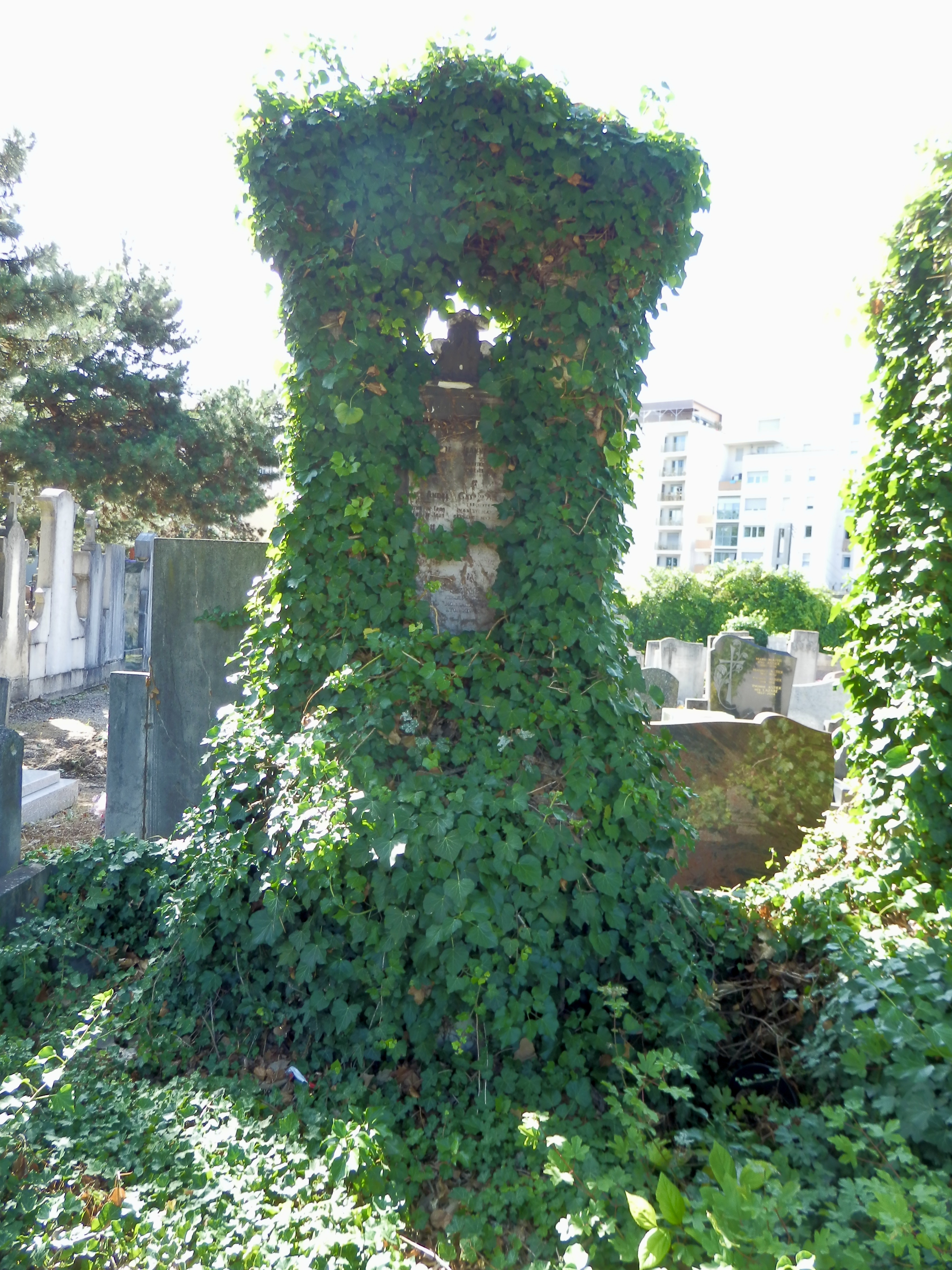 Tombe de l'architecte Gaspard André (1840-1896), dans un triste état !