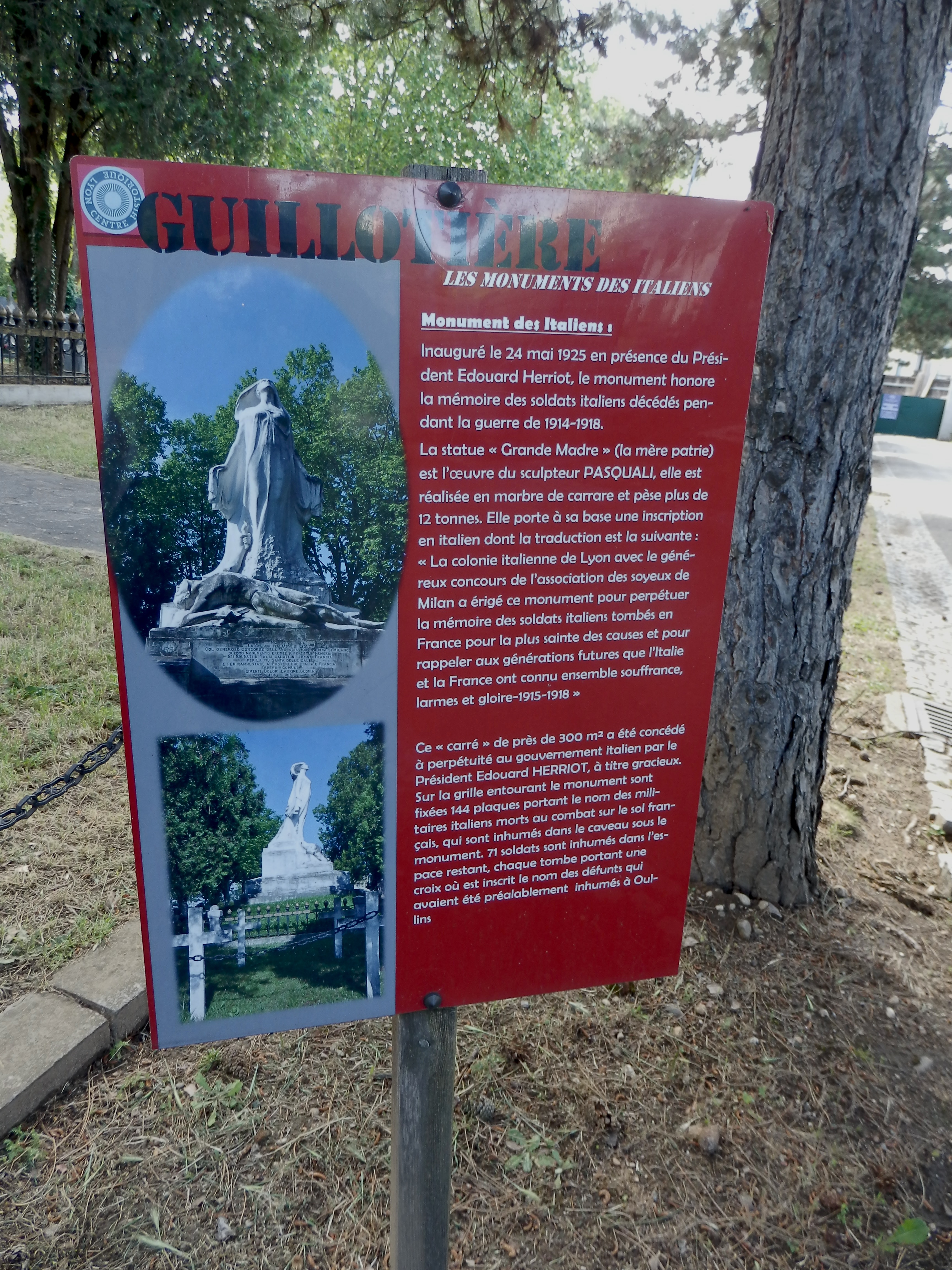 Plaque informative sur l'histoire du monument (1)