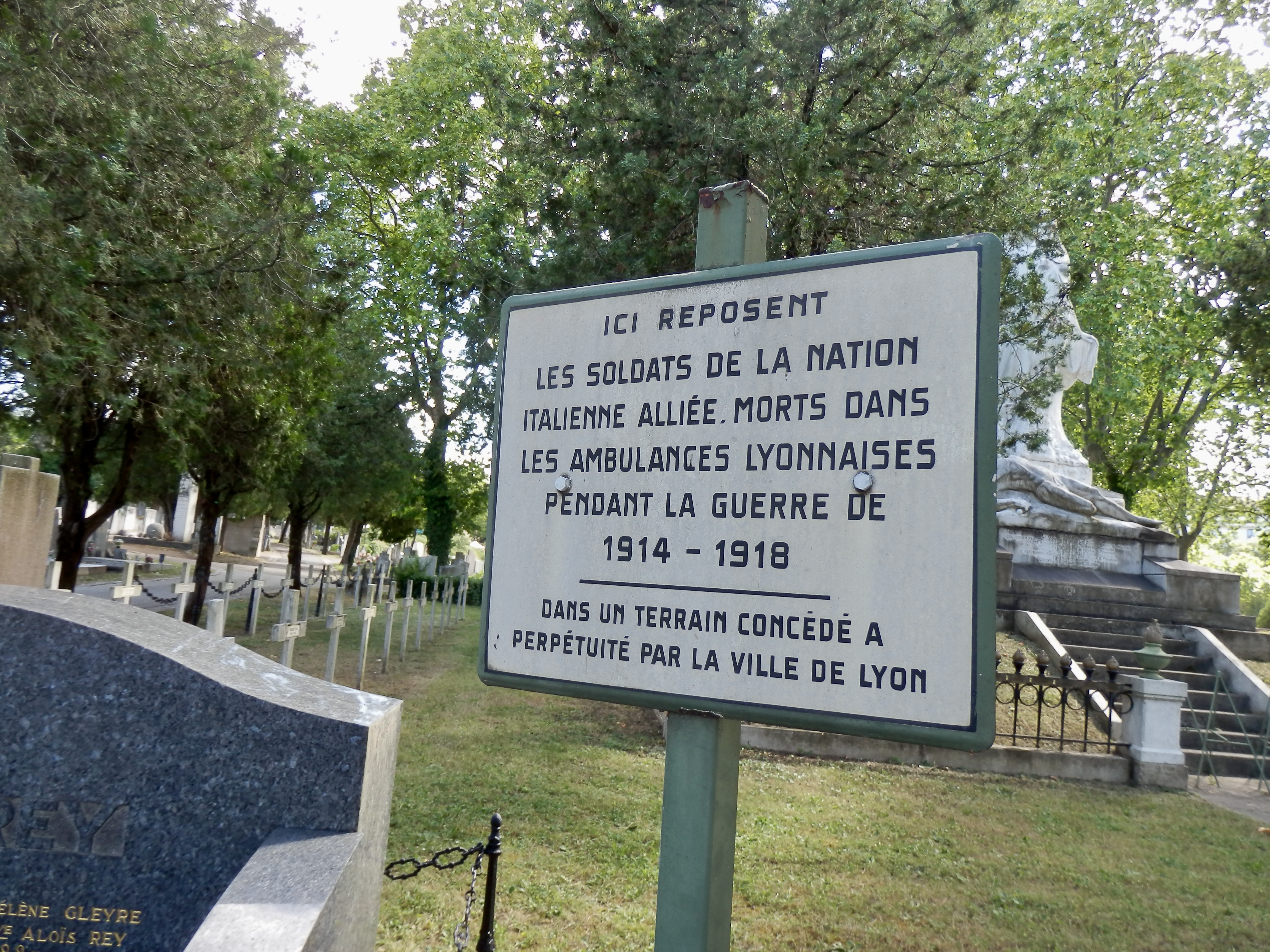 Plaque informative sur le monument (2)