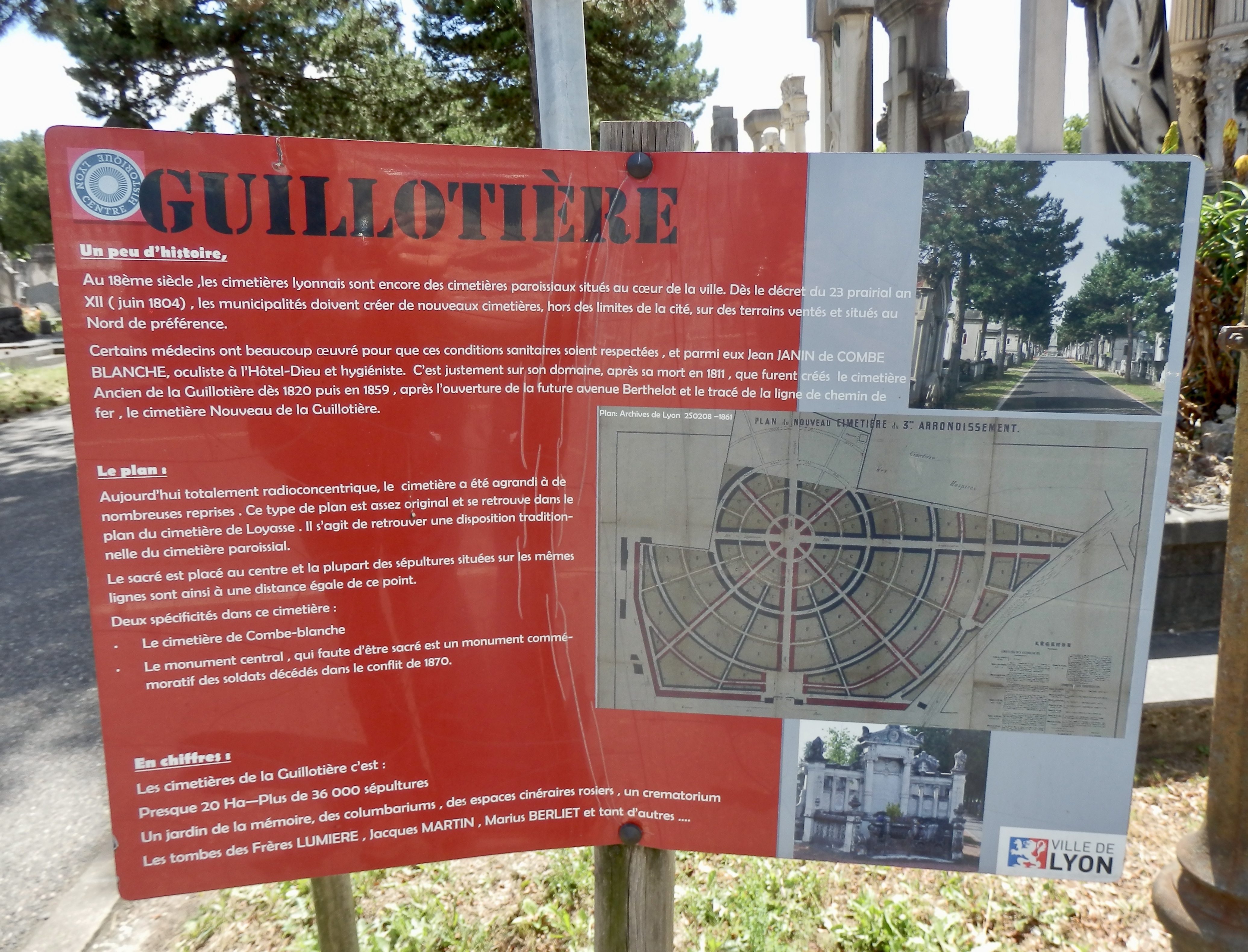 Plaque informative sur l'histoire du cimetière