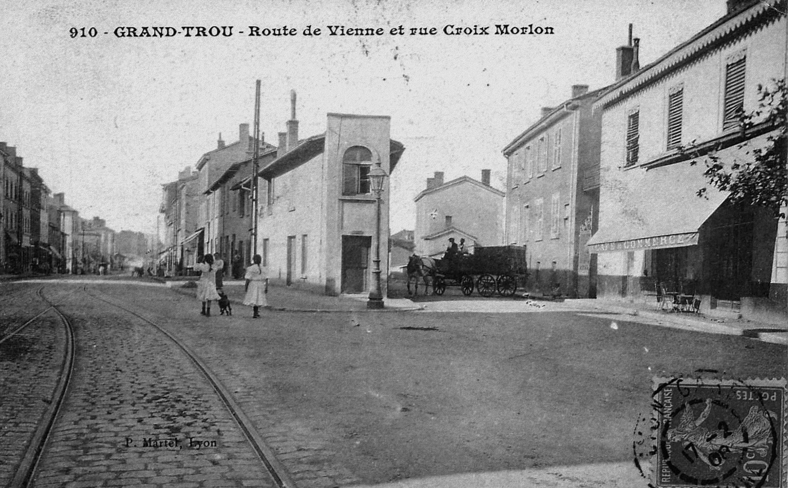 Une autre vue (1908), mais avec une erreur dans la légende : il s'agit de la rue Croix-Mathon et non de la rue Croix-Morlon